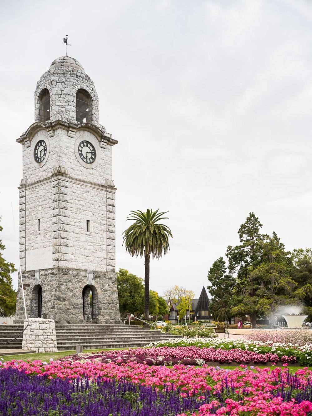 Carnmore Chateau Marlborough Blenheim Dış mekan fotoğraf The clock tower at the centre of the square
