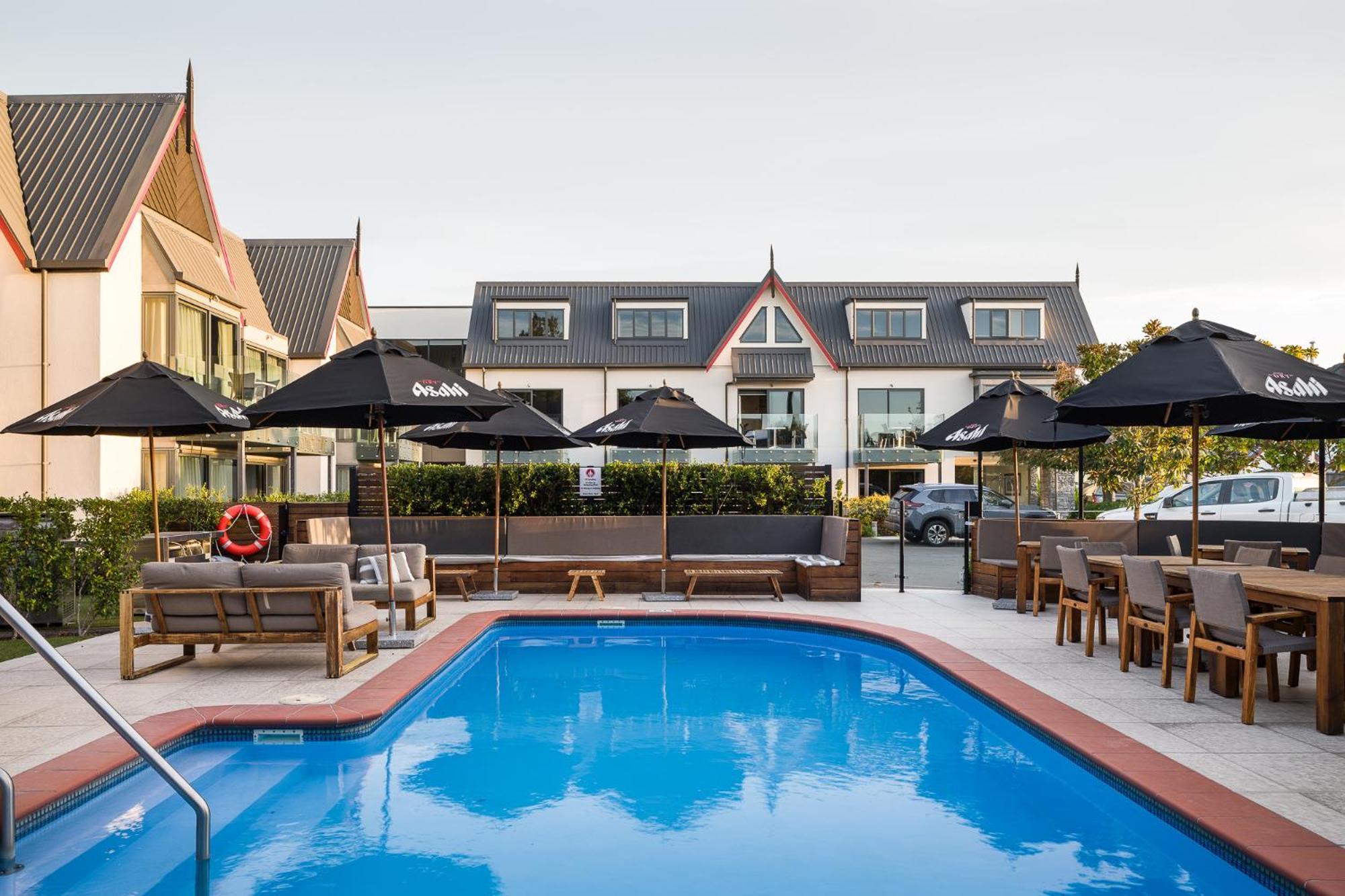 Carnmore Chateau Marlborough Blenheim Dış mekan fotoğraf The hotel's pool