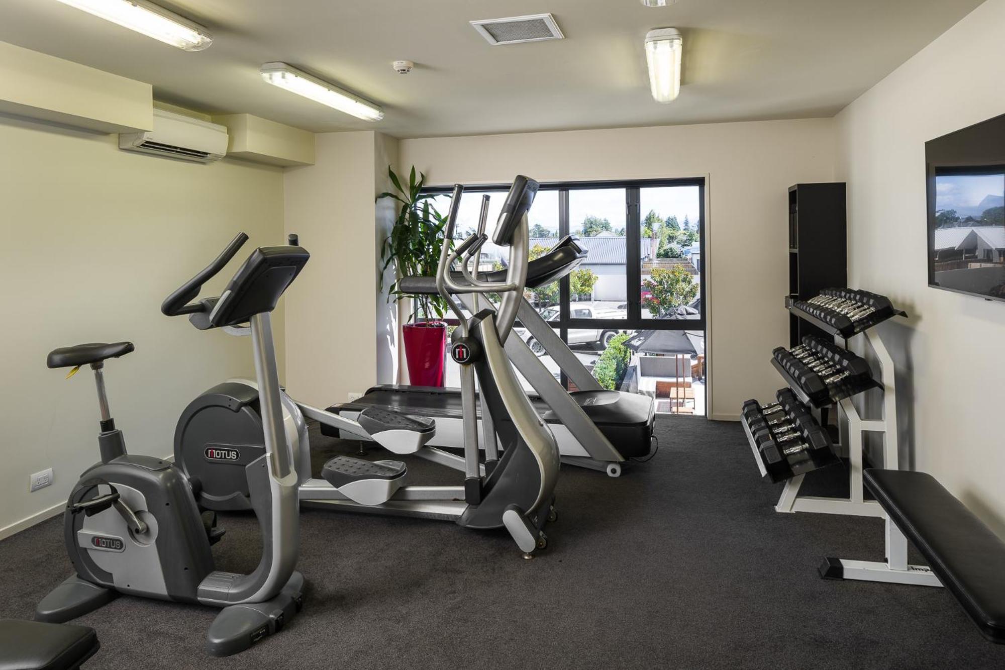 Carnmore Chateau Marlborough Blenheim Dış mekan fotoğraf A typical gym