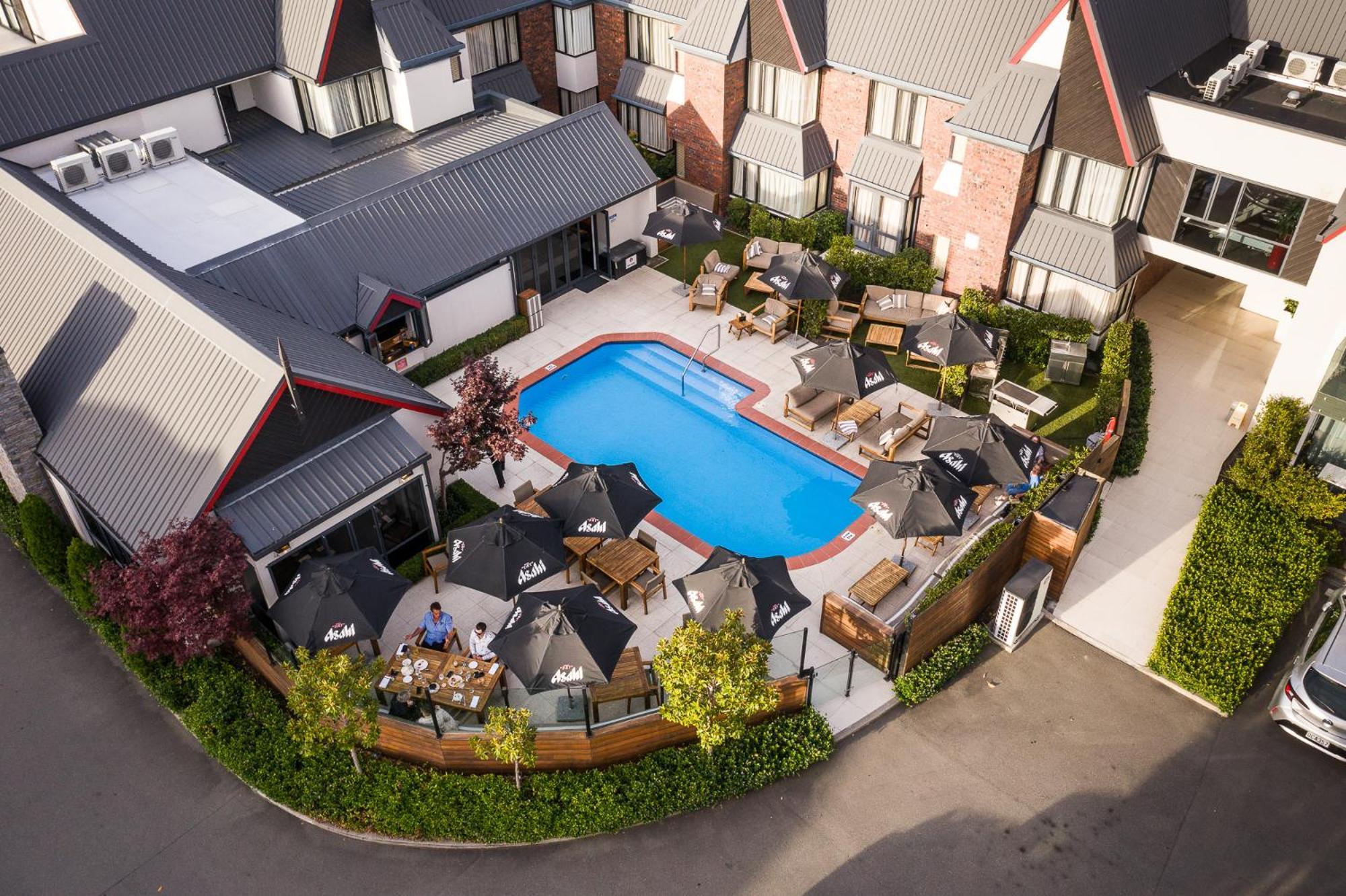Carnmore Chateau Marlborough Blenheim Dış mekan fotoğraf The hotel's pool