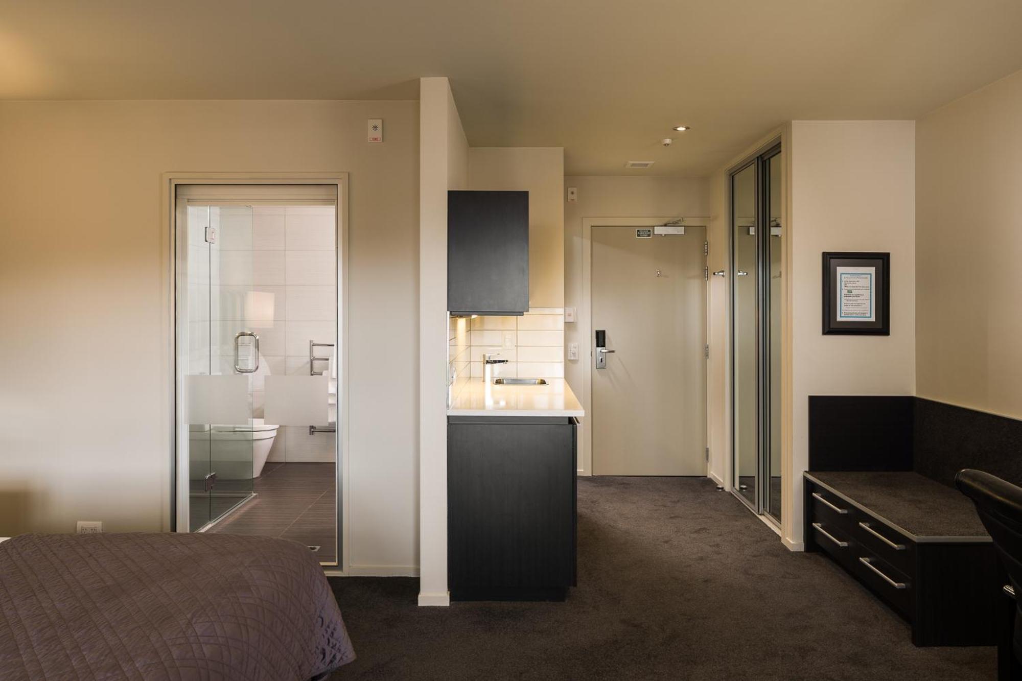 Carnmore Chateau Marlborough Blenheim Dış mekan fotoğraf A typical studio apartment